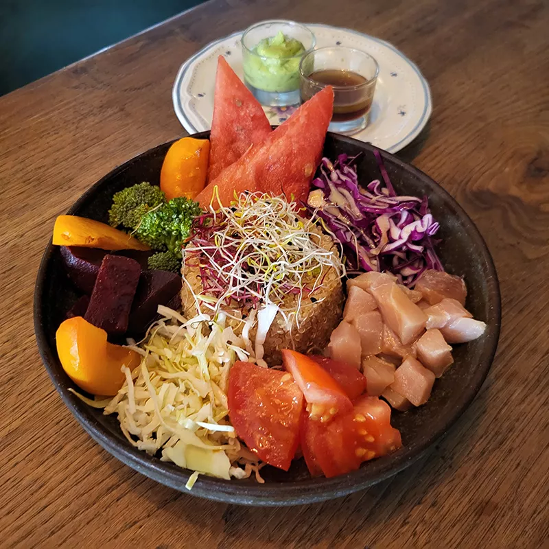 Poke-Bowl d’espadon du golfe, Ajaccio, Restaurant Ô Vent d'Ange